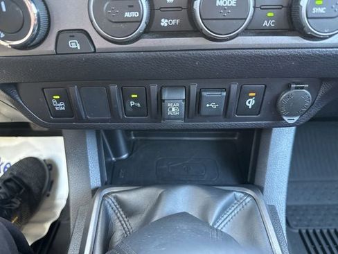 Certified 2022 Toyota Tacoma TRD Off-Road w/ TRD Premium Off Road Package AWD/4WD image 32