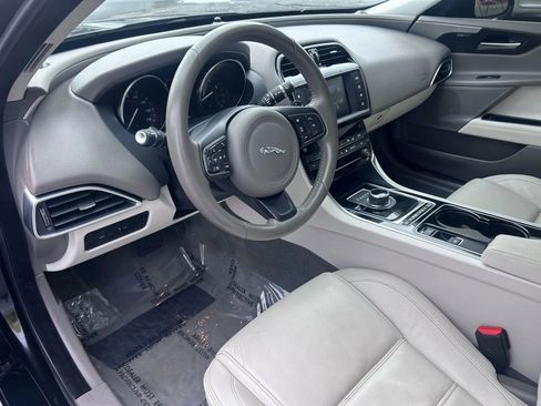 Used 2017 Jaguar XE Prestige image 9
