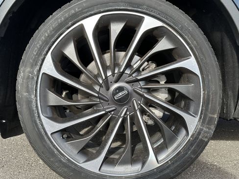 Used 2022 Lincoln Aviator Reserve w/ Equipment Group 201A image 12