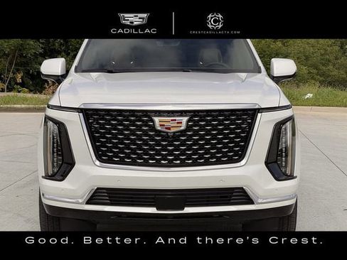 Certified 2025 Cadillac Escalade ESV Premium Luxury w/ LPO, Floor Liner Package AWD/4WD image 10