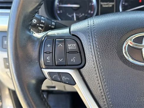 Used 2019 Toyota Highlander XLE image 18