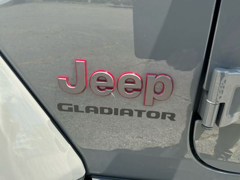 Used 2022 Jeep Gladiator Rubicon w/ LED Lighting Group AWD/4WD image 19