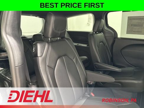 New 2026 Chrysler Pacifica Select FWD image 13