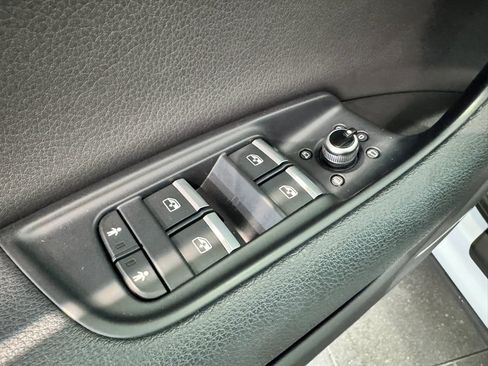 Used 2017 Audi Q7 3.0T Prestige image 23