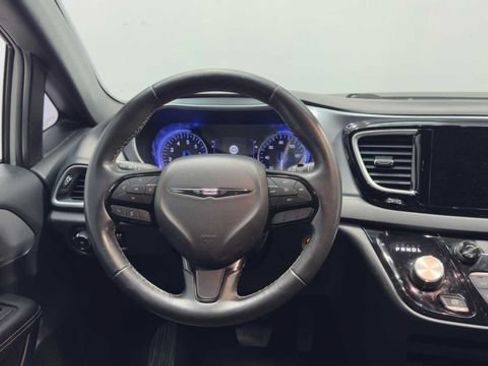 Used 2020 Chrysler Pacifica Touring w/ S Appearance Package FWD image 21