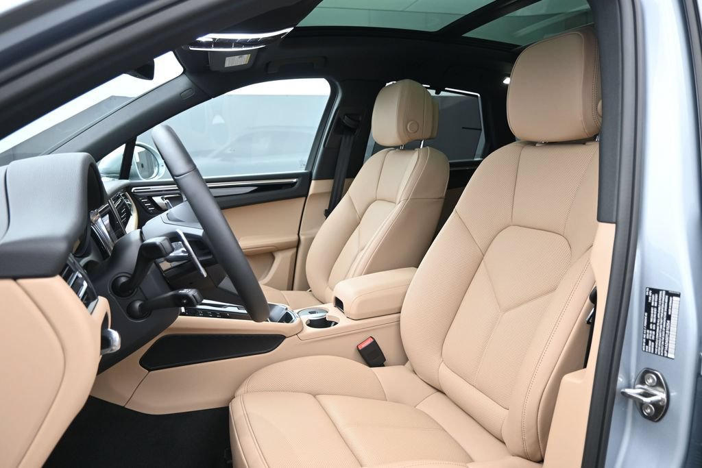 New 2026 Porsche Macan AWD/4WD image 5