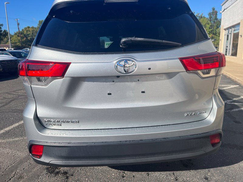 Used 2019 Toyota Highlander XLE AWD/4WD image 6