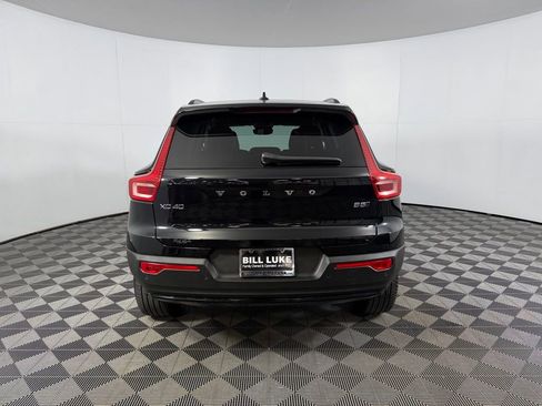 Used 2025 Volvo XC40 B5 Plus AWD/4WD image 6