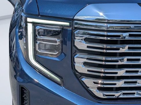 Used 2022 GMC Sierra 1500 Denali w/ Denali Reserve Package AWD/4WD image 9