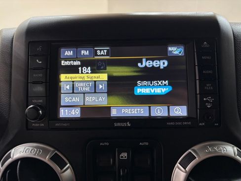 Used 2017 Jeep Wrangler Unlimited Sahara w/ Connectivity Group AWD/4WD image 13