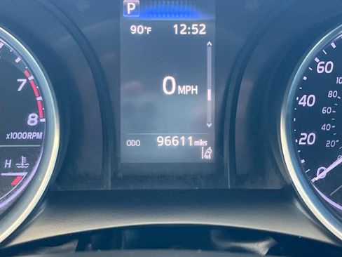 Used 2020 Toyota Camry SE w/ Carpet Mat Package FWD image 24