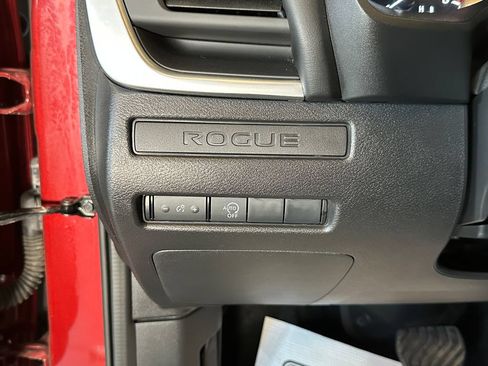 Used 2026 Nissan Rogue S AWD/4WD image 18