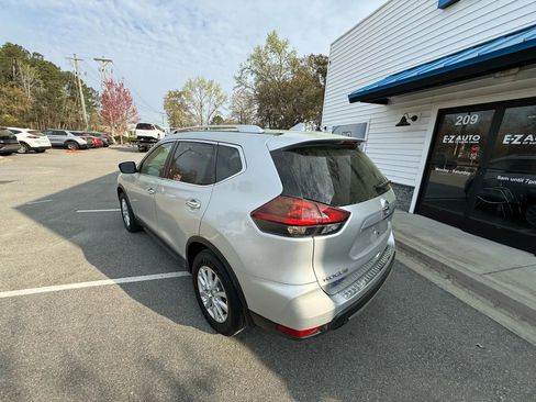 Used 2018 Nissan Rogue SV AWD/4WD image 8