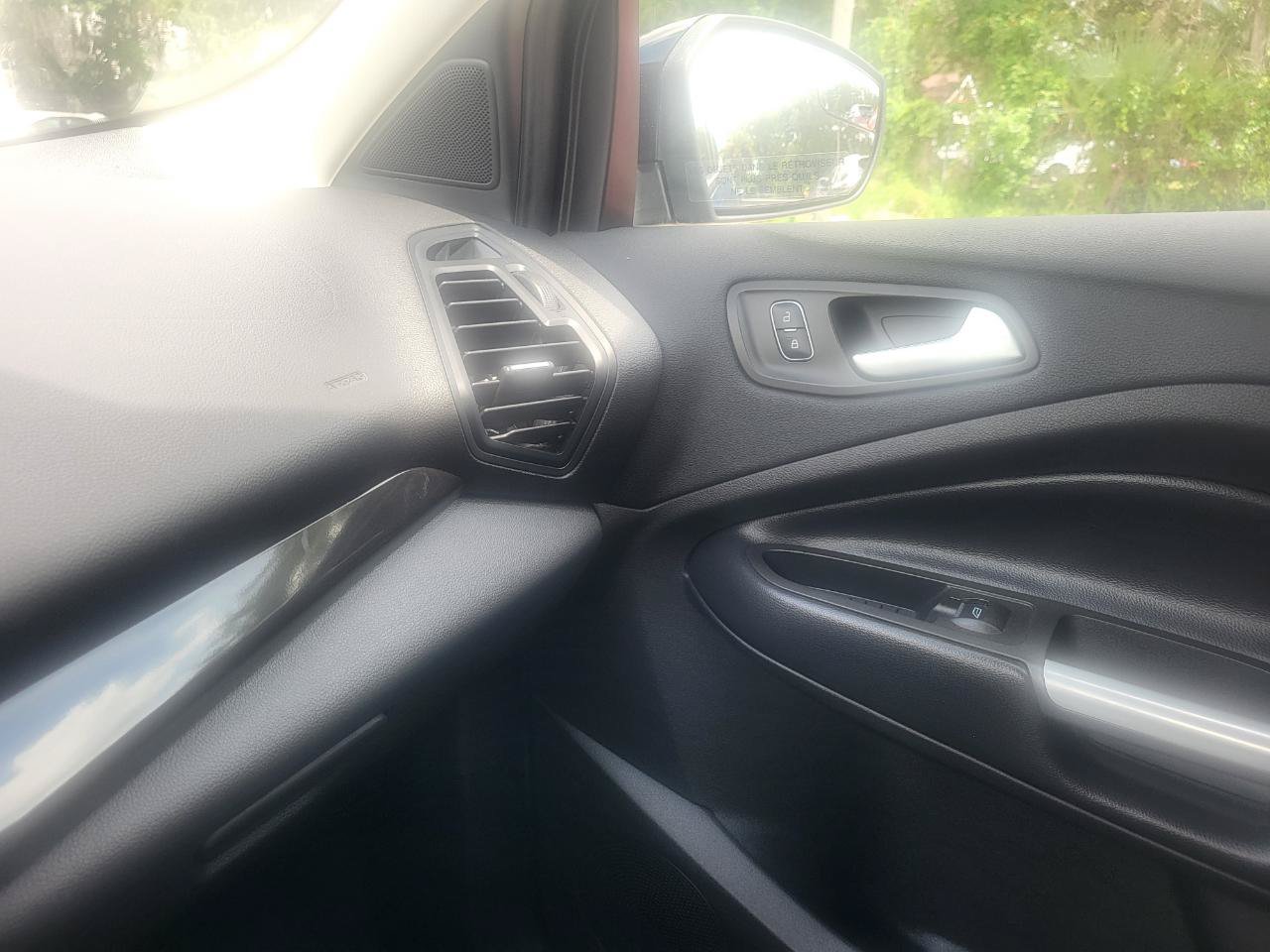 Used 2019 Ford Escape SE w/ SE Sport Appearance Package AWD/4WD image 50