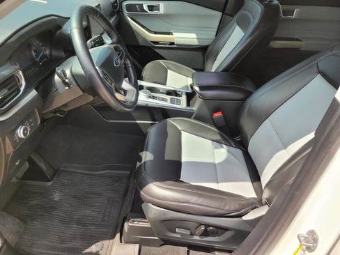 Used 2022 Ford Explorer XLT w/ Equipment Group 202A RWD image 24