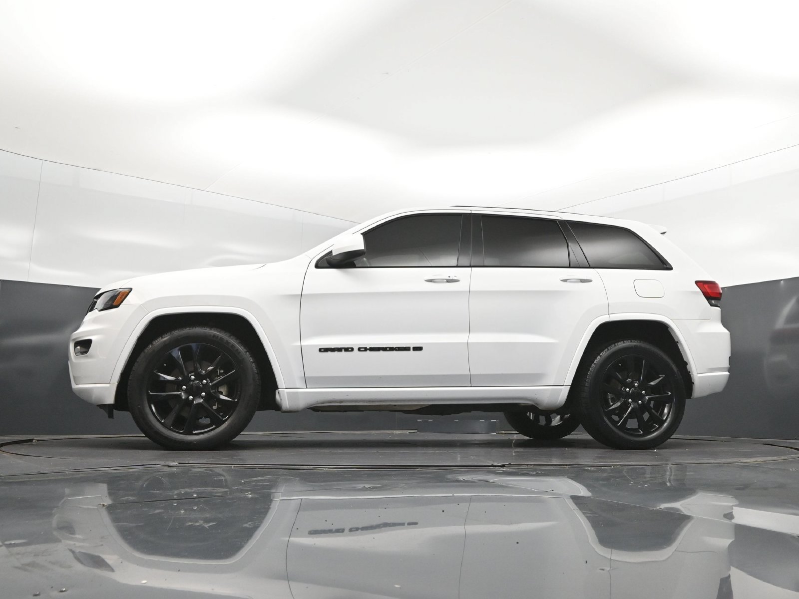 Used 2022 Jeep Grand Cherokee Laredo X RWD image 39