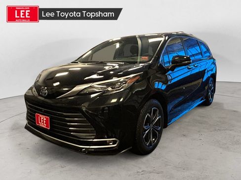 Used 2025 Toyota Sienna Platinum AWD/4WD image 1
