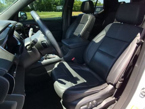 Used 2022 Chevrolet Traverse RS AWD/4WD image 14