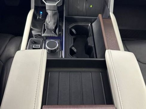 Used 2024 Toyota Sequoia Capstone image 18