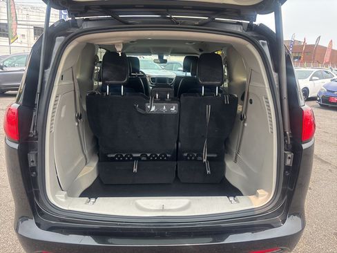 Used 2020 Chrysler Voyager Lxi FWD image 10