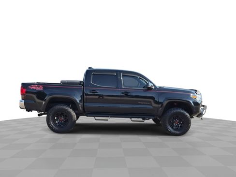 Used 2021 Toyota Tacoma SR5 AWD/4WD image 9