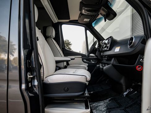 Used 2023 Mercedes-Benz Sprinter 3500 image 44