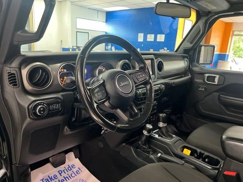 Used 2022 Jeep Gladiator Sport AWD/4WD image 18