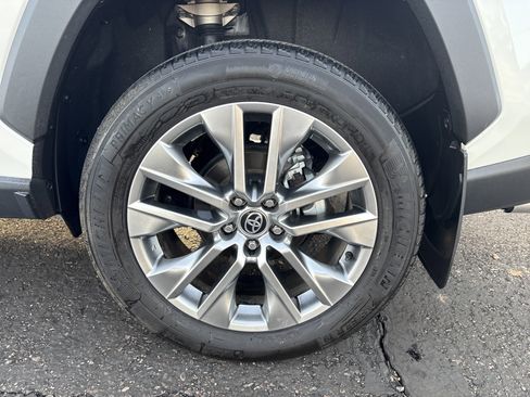 Used 2022 Toyota RAV4 Limited image 12