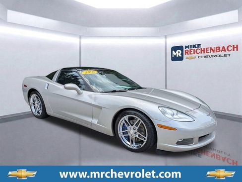 Used 2005 Chevrolet Corvette Coupe w/ Preferred Equipment Group RWD image 1