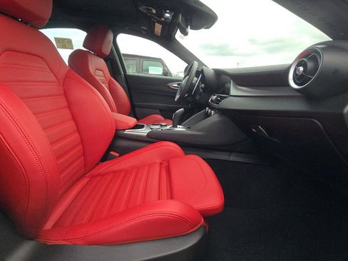 Used 2024 Alfa Romeo Giulia Veloce image 9