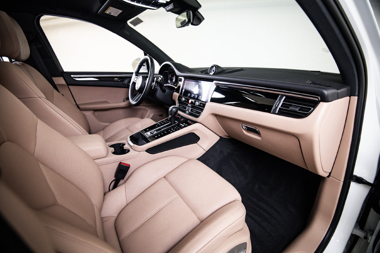 Certified 2026 Porsche Macan AWD/4WD image 28
