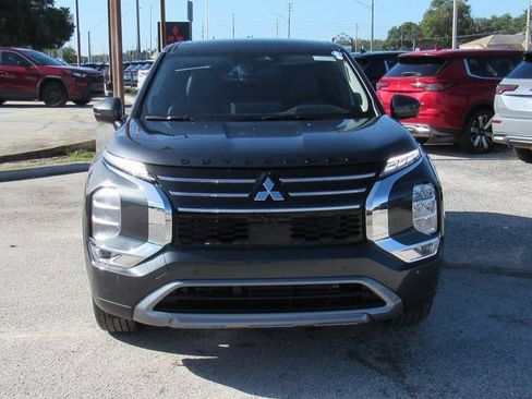 New 2025 Mitsubishi Outlander SE image 7