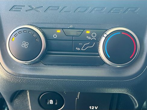 Used 2025 Ford Explorer Active w/ Active Comfort Package image 26