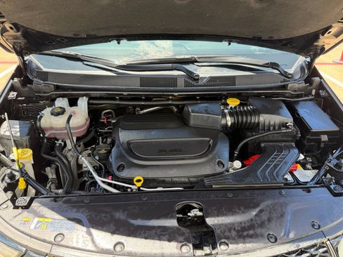 Used 2025 Chrysler Pacifica Limited FWD image 27