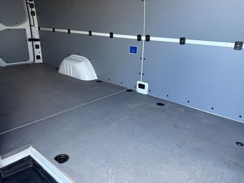 Used 2025 Mercedes-Benz Sprinter 2500 image 4