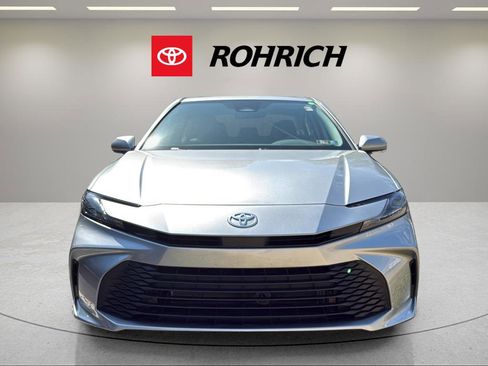 Used 2025 Toyota Camry LE AWD/4WD image 2