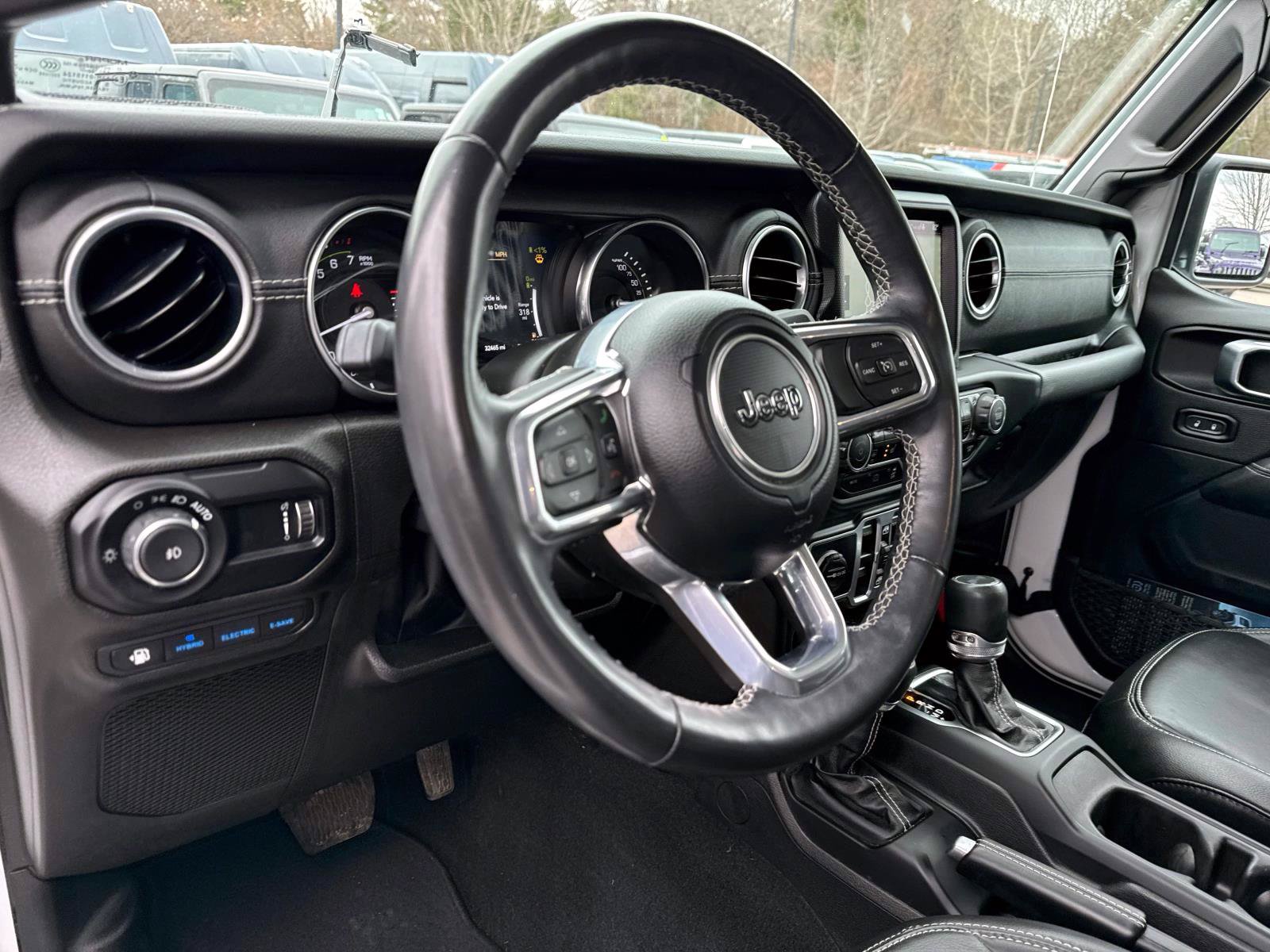Used 2023 Jeep Wrangler Unlimited Sahara w/ Cold Weather Group AWD/4WD image 9