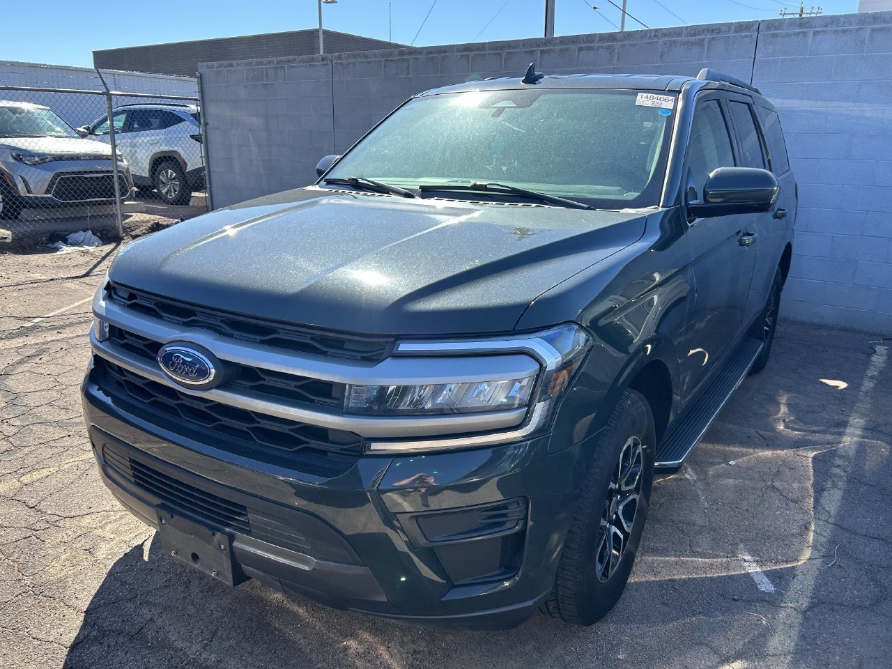Used 2023 Ford Expedition XLT RWD image 2