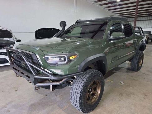 Used 2021 Toyota Tacoma TRD Off-Road w/ Technology Package image 3