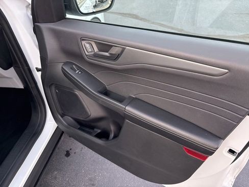 Used 2023 Ford Escape Active image 6