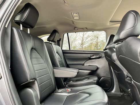 Used 2023 Toyota Highlander XLE image 27