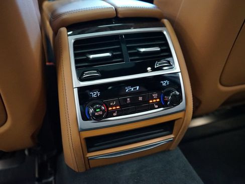 Used 2022 BMW 750i xDrive w/ Executive Package AWD/4WD image 16