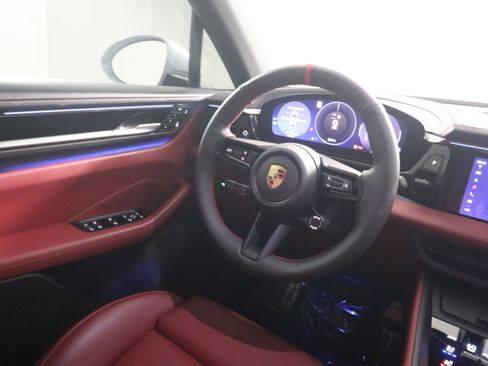 Used 2024 Porsche Macan 4 Electric image 12