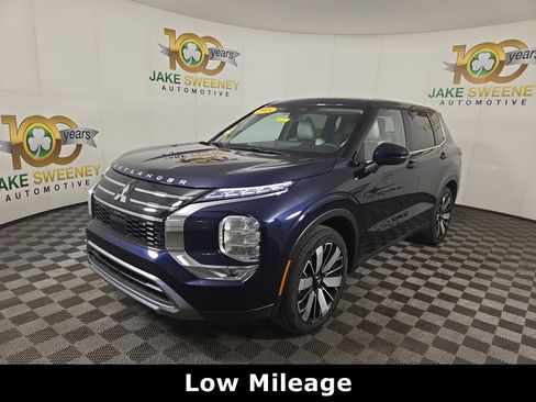 New 2025 Mitsubishi Outlander SE image 3