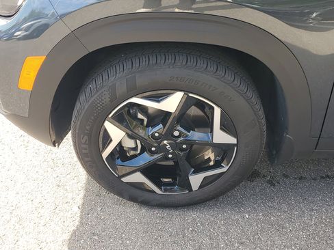 Certified 2025 Kia Seltos EX image 37