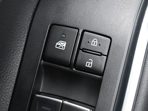 Used 2023 Toyota Highlander Platinum image 13