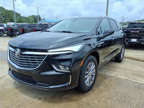 Used 2024 Buick Enclave Essence w/ Technology Package FWD image 3