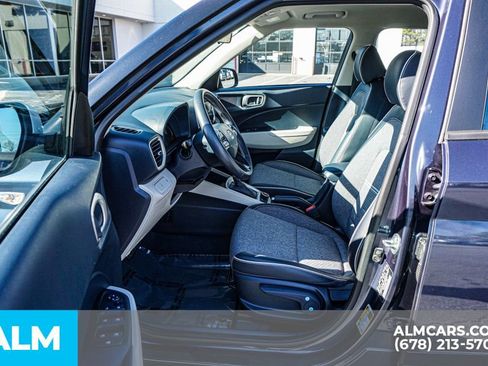 Used 2024 Hyundai Venue Limited image 19