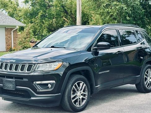 Used 2018 Jeep Compass Latitude w/ Popular Equipment Group AWD/4WD image 1
