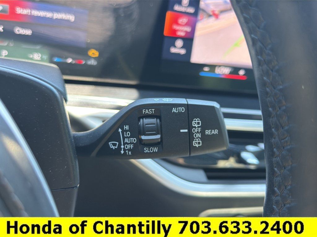 Used 2023 BMW X7 xDrive40i w/ M Sport Package AWD/4WD image 11